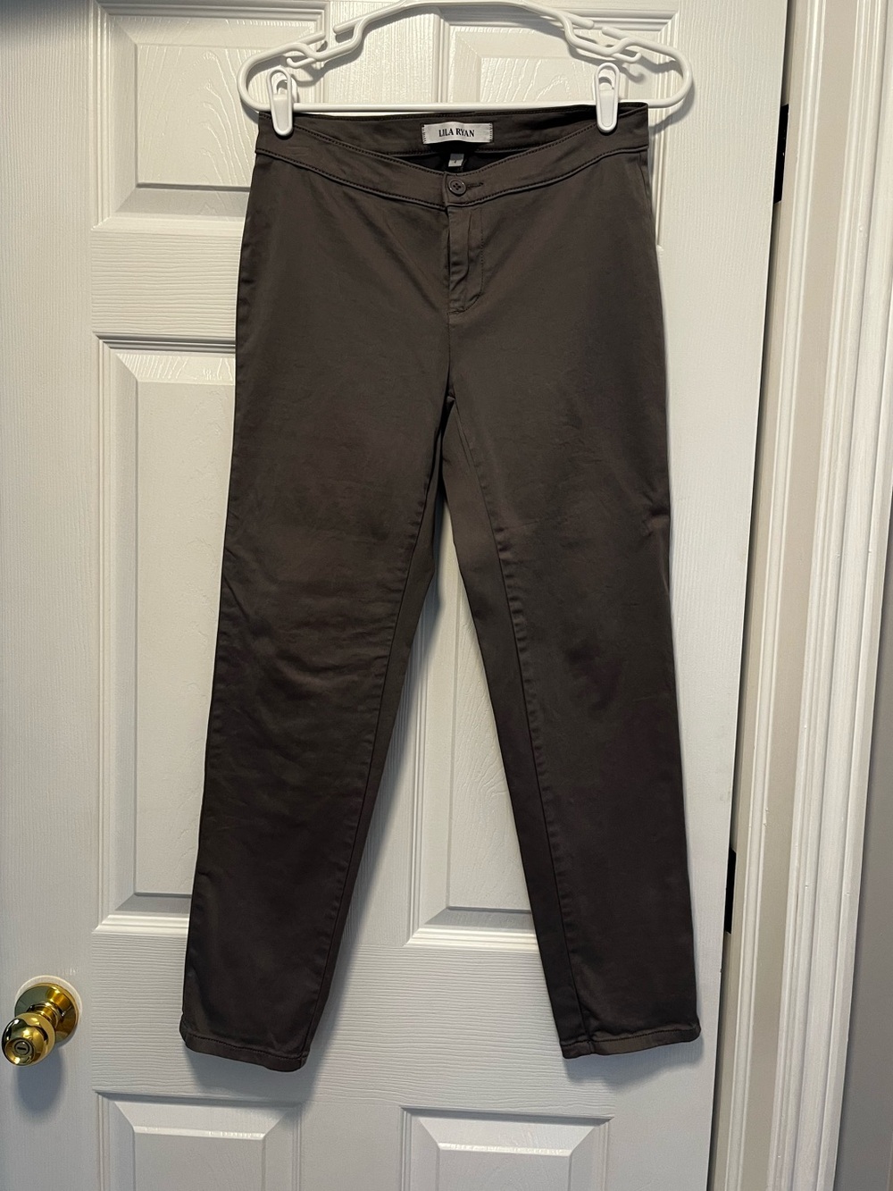 Lila Ryan chino